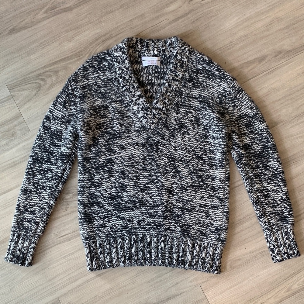 Minimalist Quiet Luxury 100% Cashmere Black and White V-Neck Sweater
